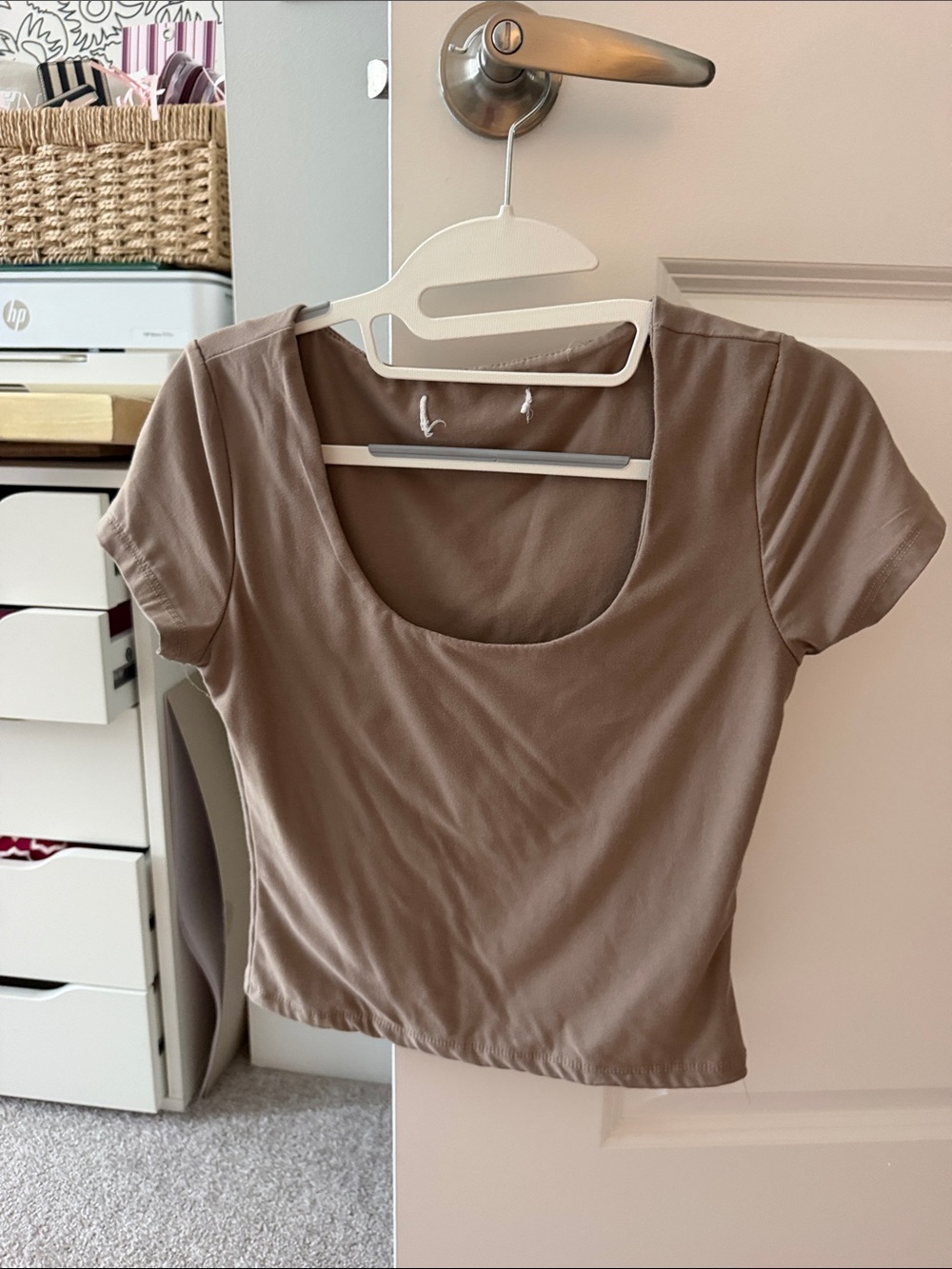 Scoop Neck Short Sleeve Crop Top — Taupe